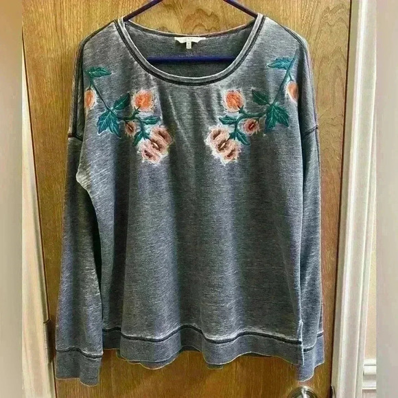 Lucky Brand Floral Embroidered Gray Long Sleeve Distressed Shirt Size Medium - Picture 2 of 14